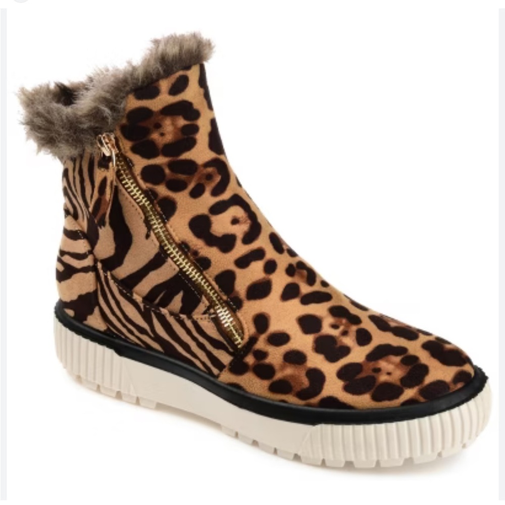 Journey Collection Leopard Print Calf Hair Furry Zip Ankle Boots Size 8 MSRP $99